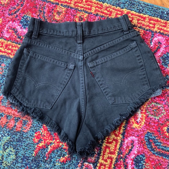 Urban Outfitters Recycled Levi’s Basic Denim Short - Picture 5 of 7